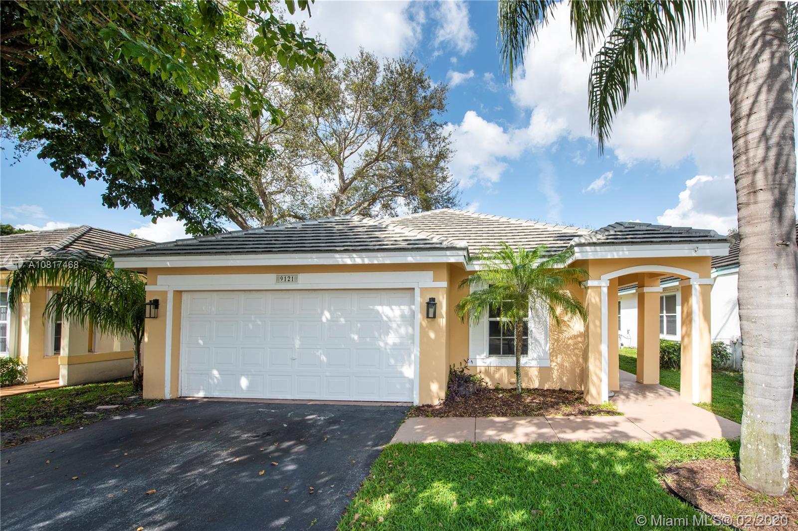 9121 N Lake Park Cir N, Davie, FL 33328