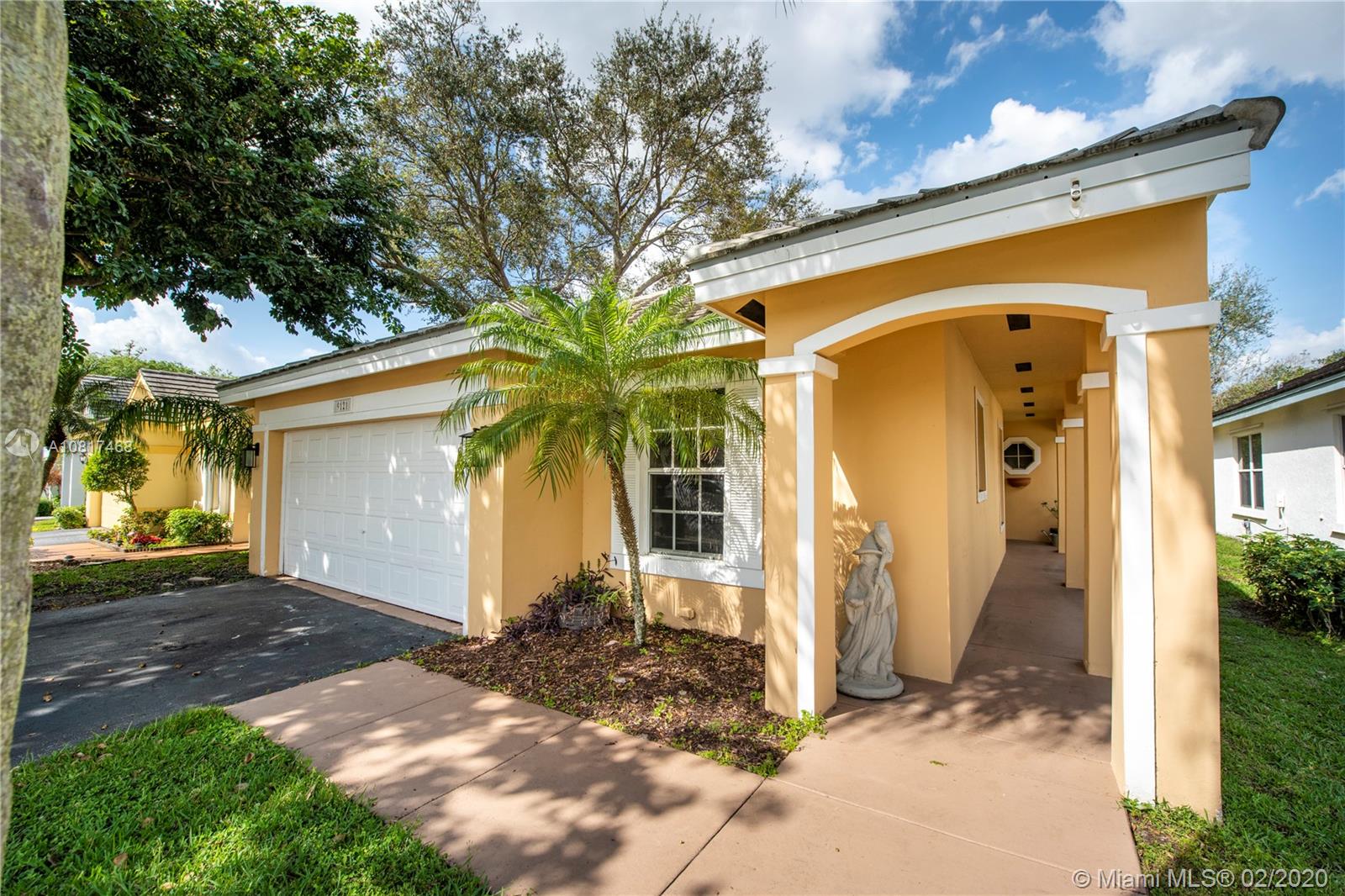 Davie, FL 33328,9121 N Lake Park Cir N