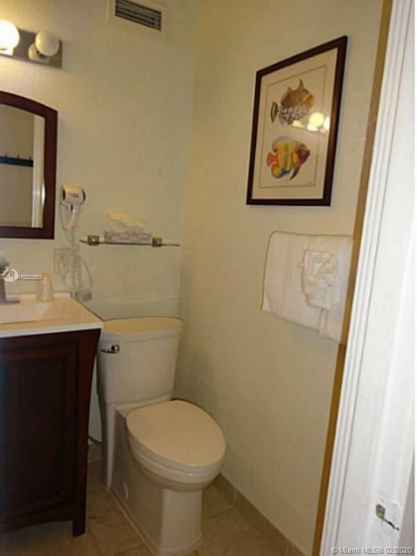 Hollywood, FL 33019,101 N Ocean Dr #235