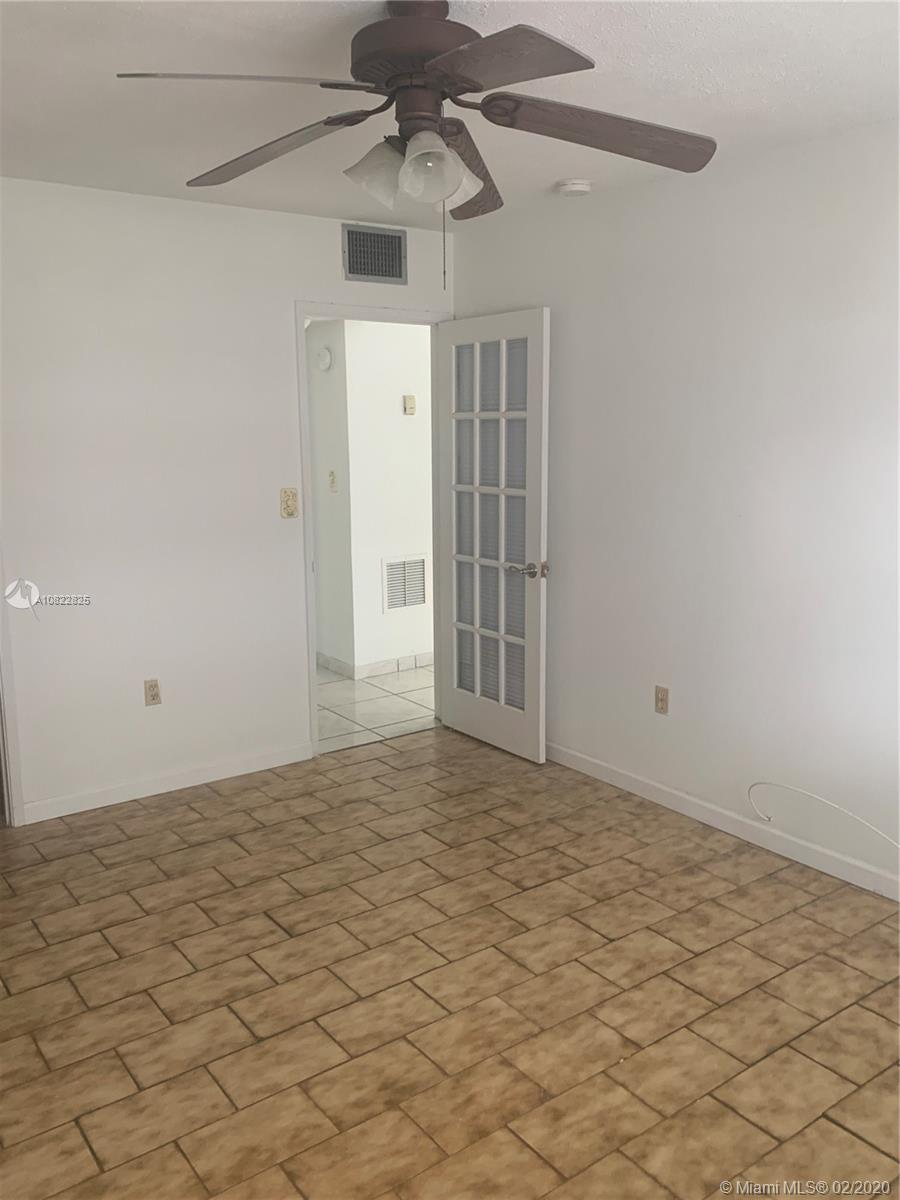 Miami Beach, FL 33139,325 Ocean Dr #408