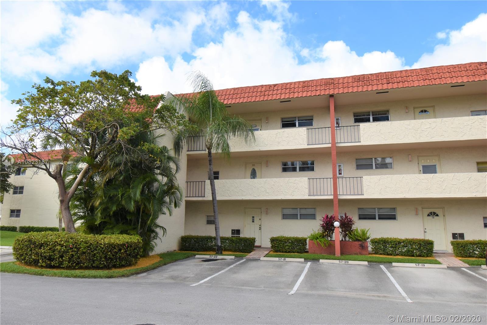 820 S Hollybrook Dr #204, Pembroke Pines, FL 33025