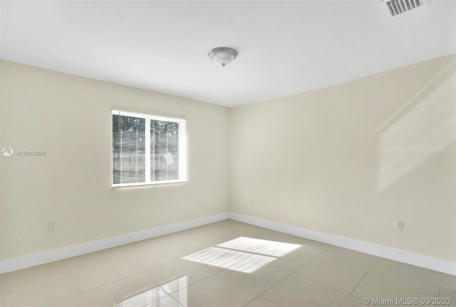 North Miami Beach, FL 33162,1470 NE 152nd St
