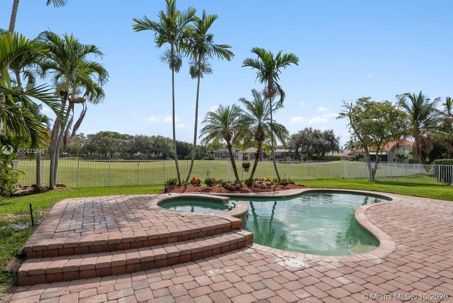 4060 E Lake Estates Dr, Davie, FL 33328