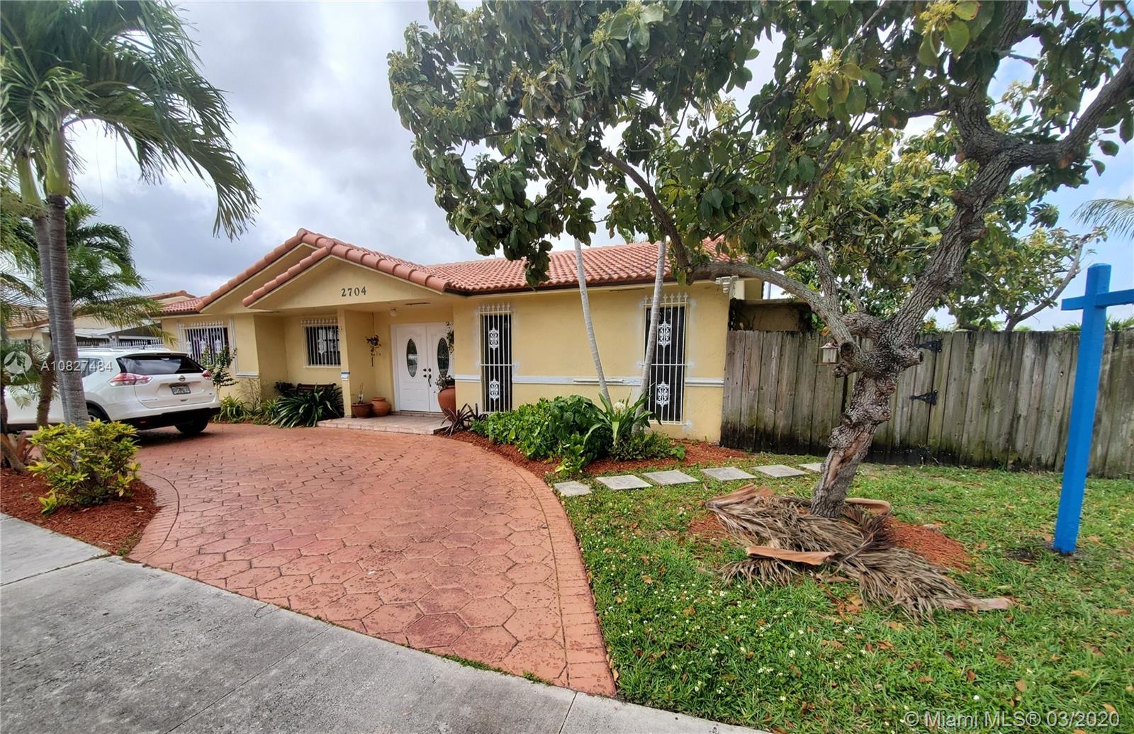 2704 W 70th Pl, Hialeah, FL 33016