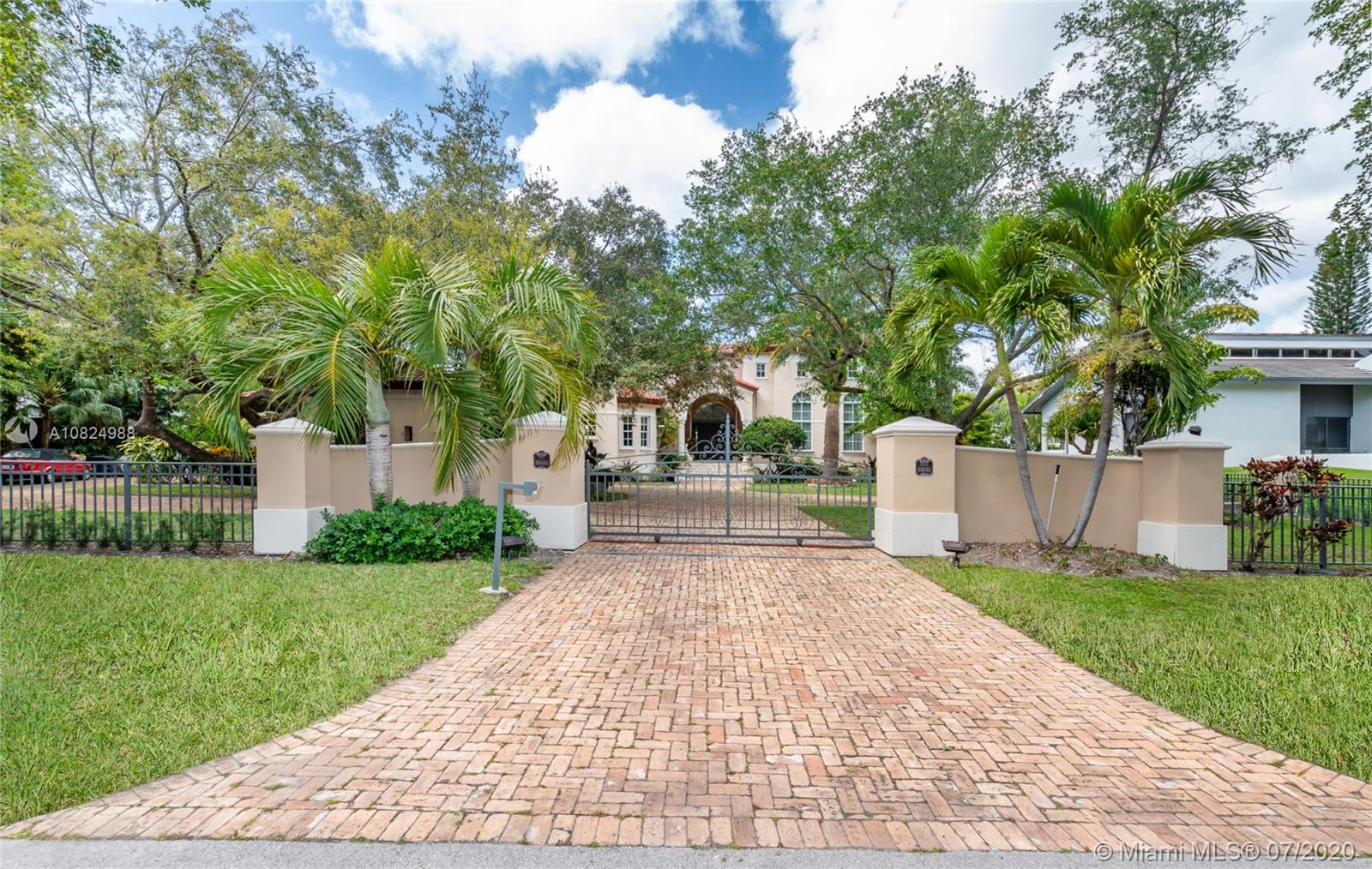 Photo 30 of 8000 Los Pinos Cir in Coral Gables - MLS A10824988