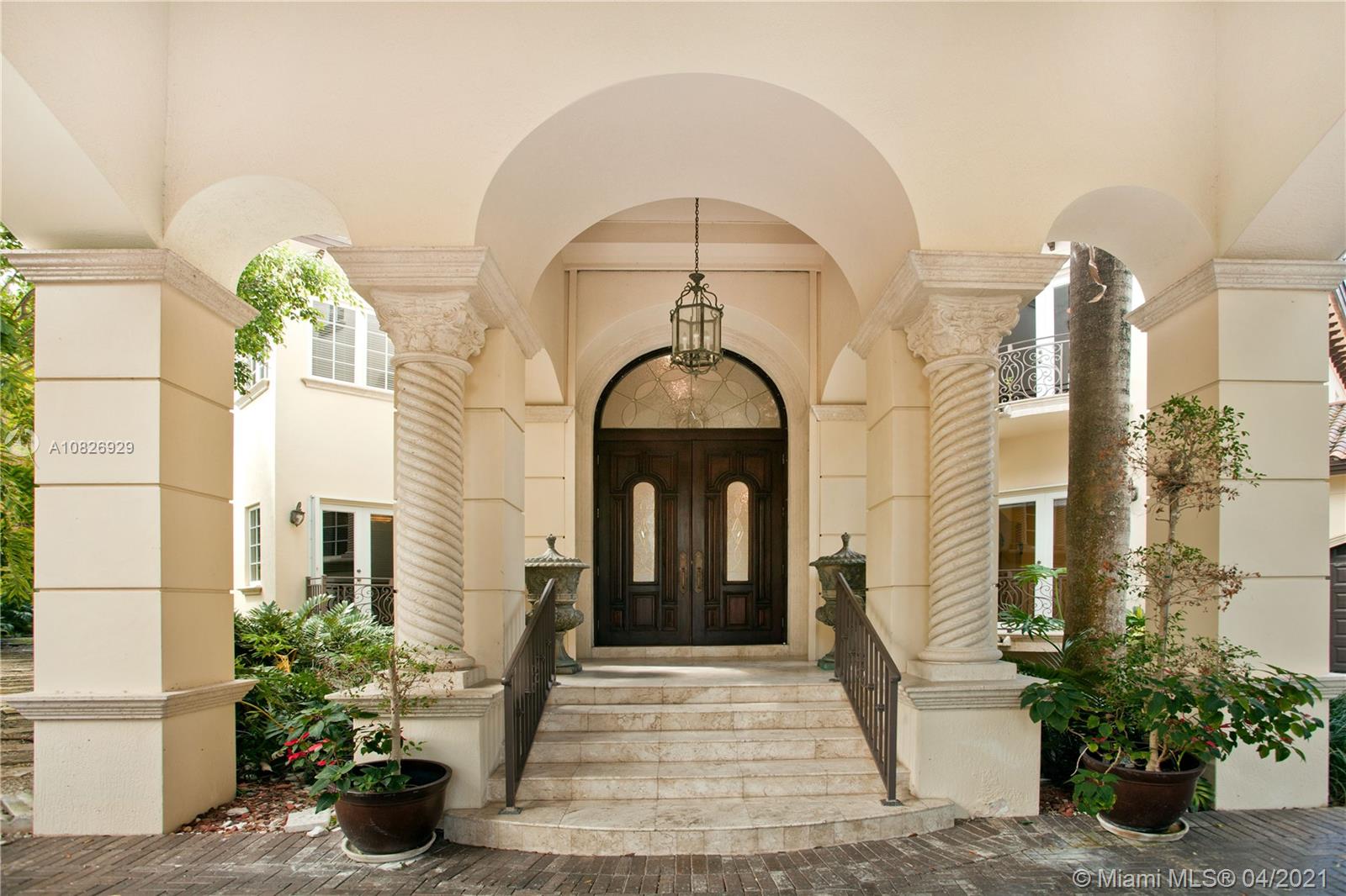 272 Veleros Ct, Coral Gables, FL 33143