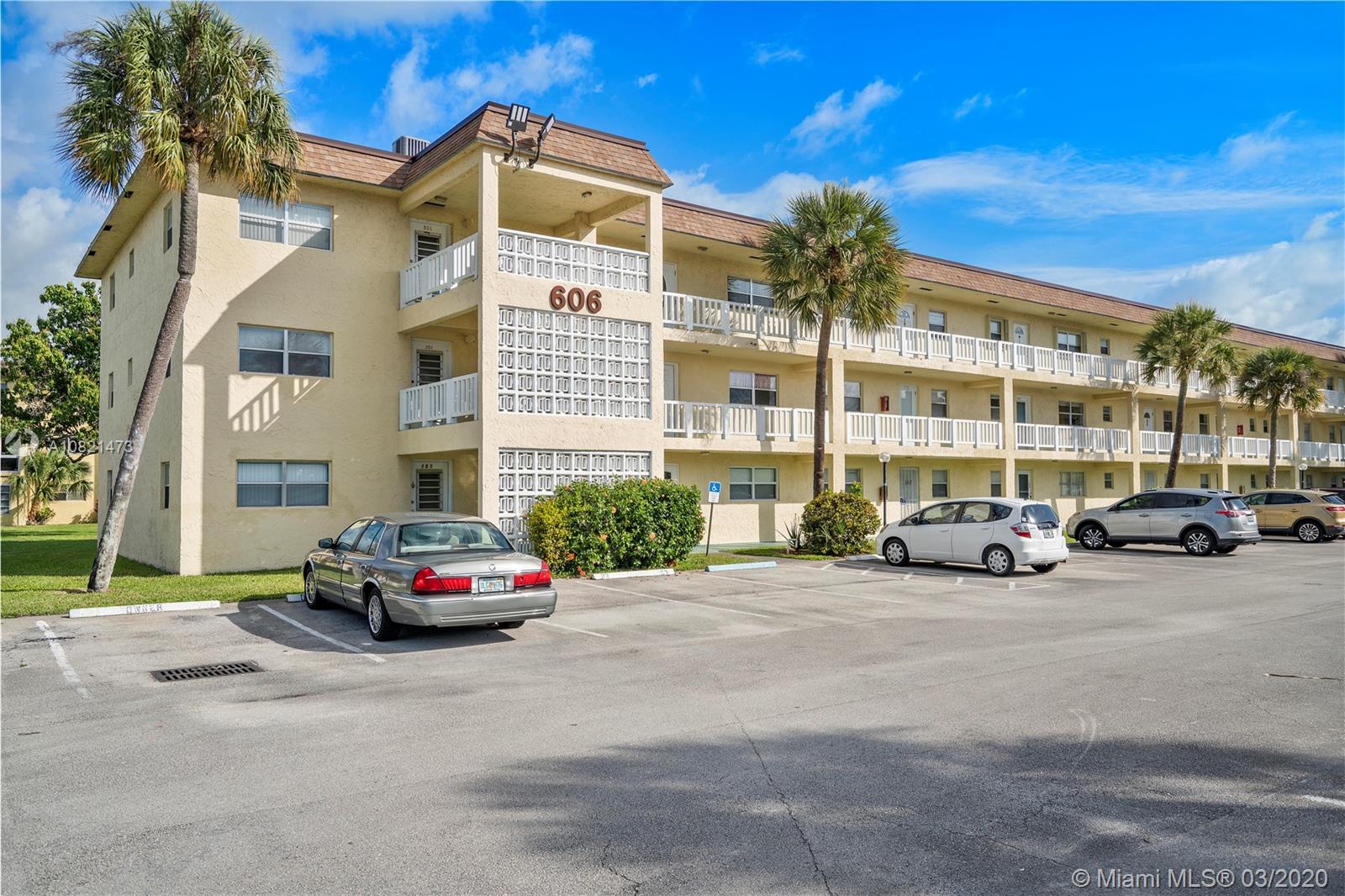 606 SW Natura Blvd #305, Deerfield Beach, FL 33441