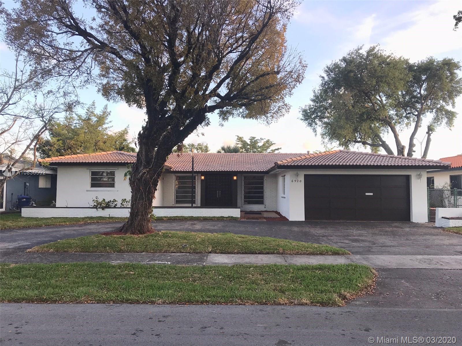 6910 Bamboo St, Miami Lakes, FL 33014