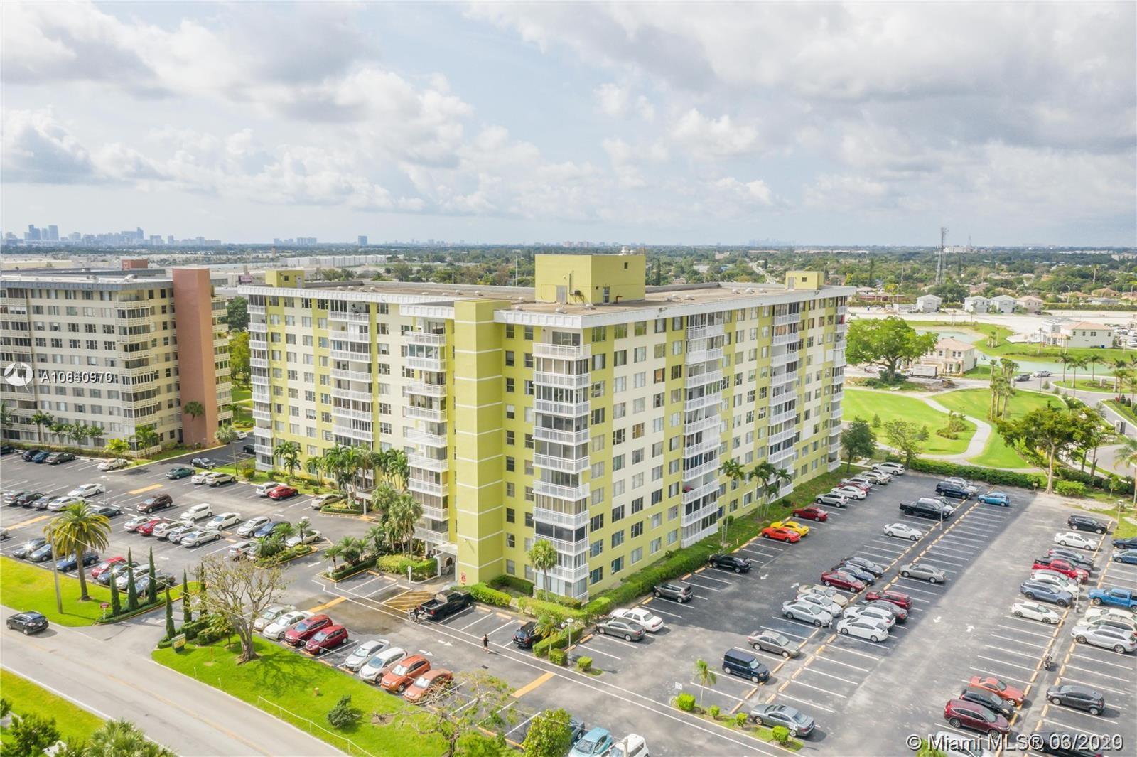 Hollywood, FL 33021,4400 Hillcrest Dr #106A