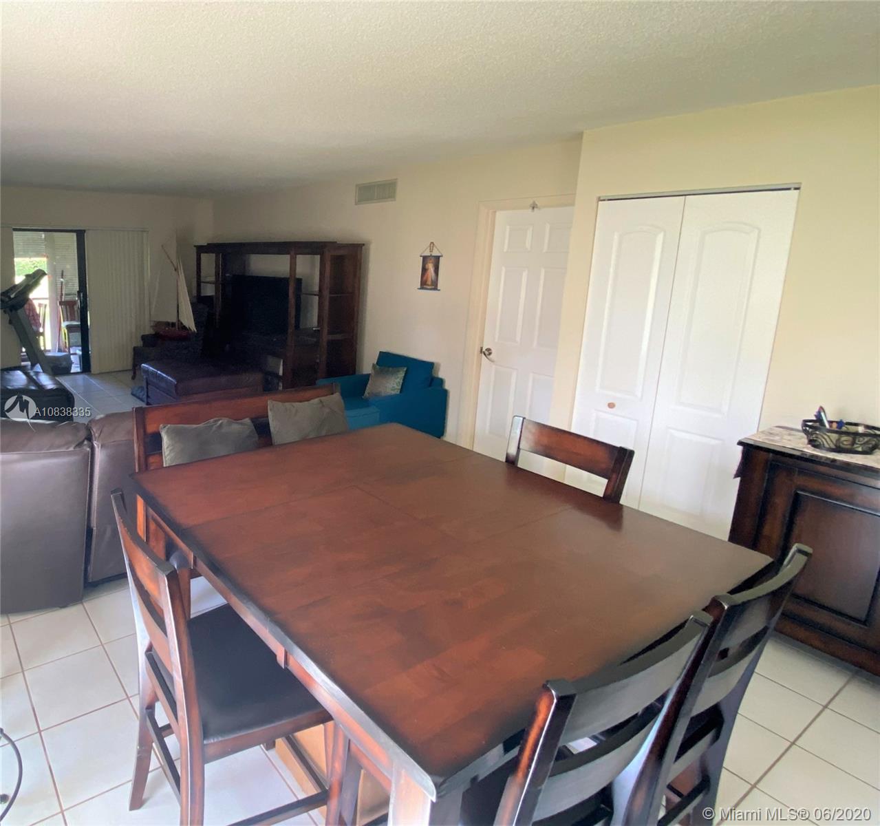 Weston, FL 33326,399 Lakeview Dr #101