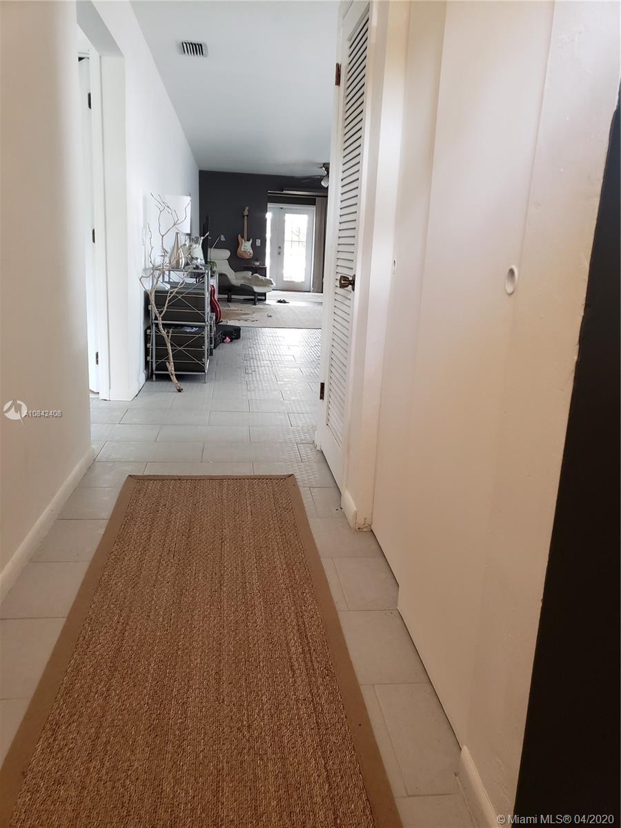 Oakland Park, FL 33334,781 NE 37th St