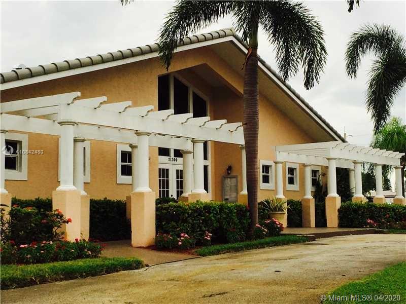Miami, FL 33179,840 NE 212th Ter #5