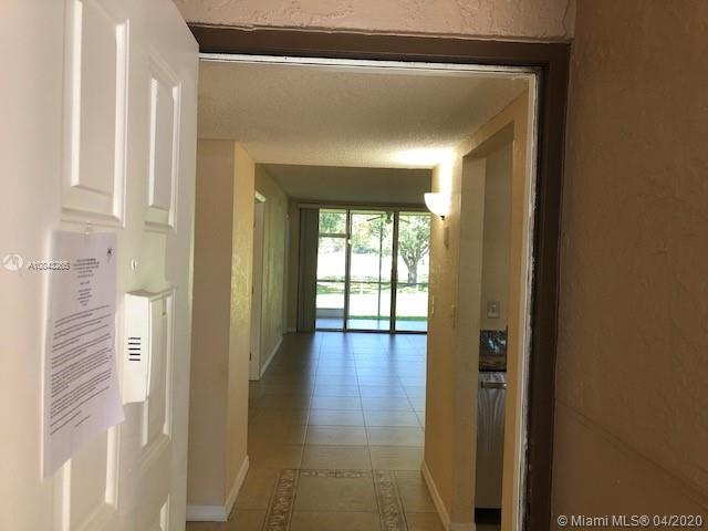 Davie, FL 33324,9501 Seagrape Dr #102