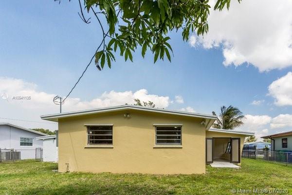 Miami Gardens, FL 33169,290 NW 186th St