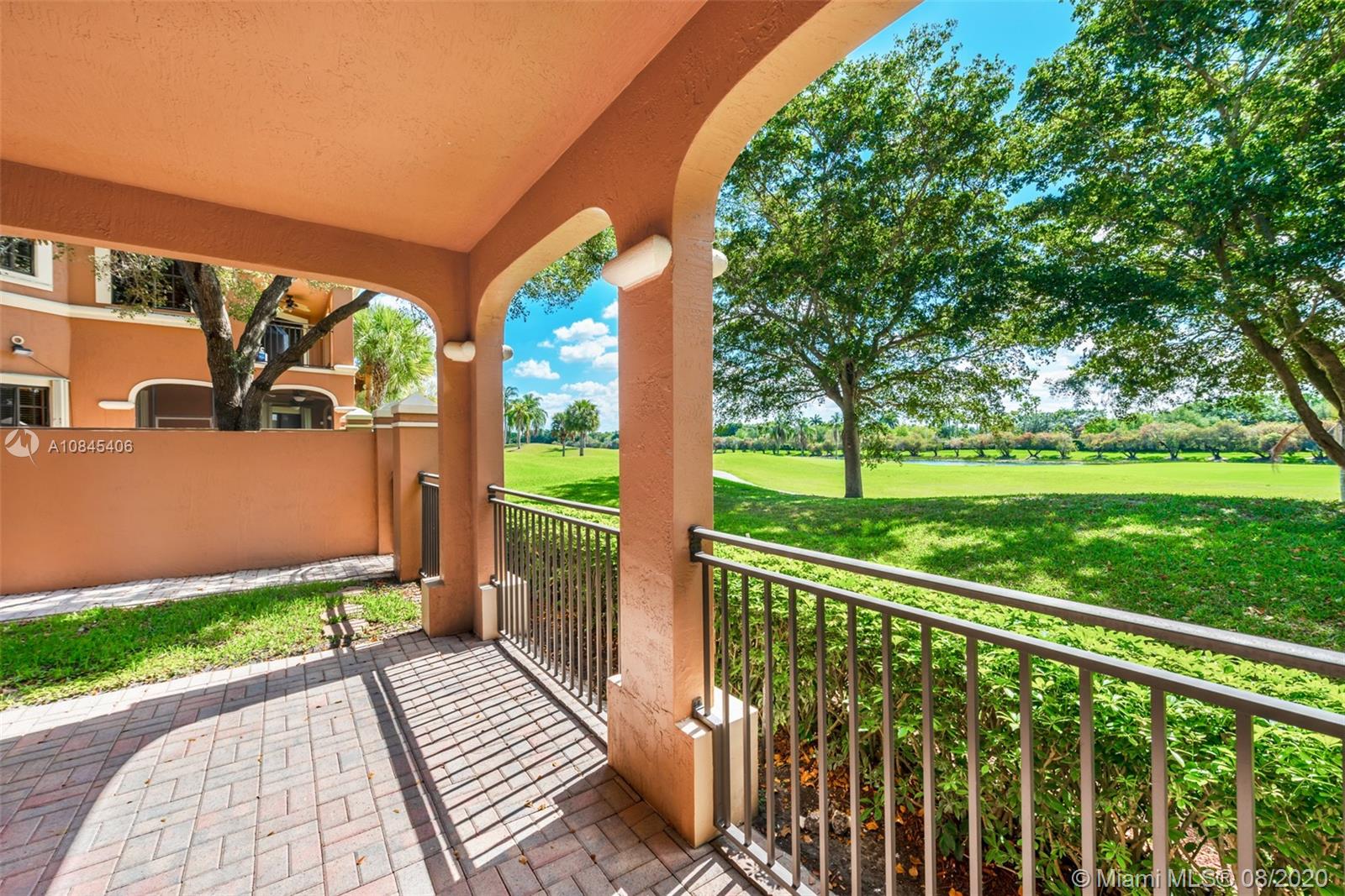 Weston, FL 33332,2813 Kinsington Cir #13-1