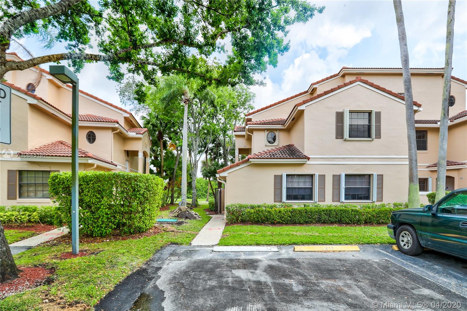 Pembroke Pines, FL 33027,501 SW 158th Ter #201