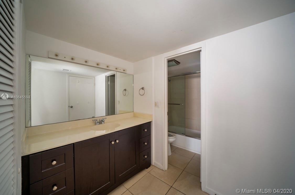 Sunny Isles Beach, FL 33160,100 Bayview Dr #1011