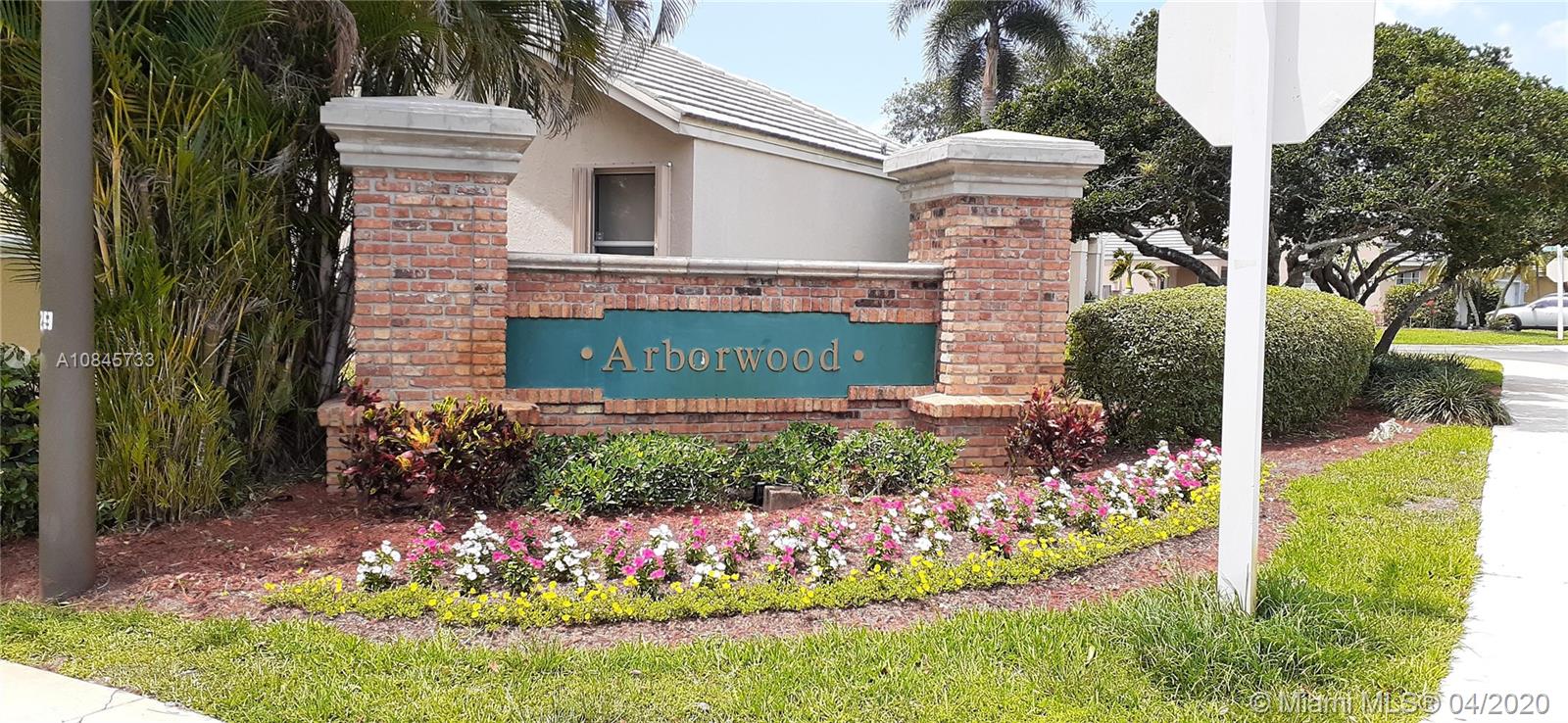 9219 Arborwood Cir, Davie, FL 33328