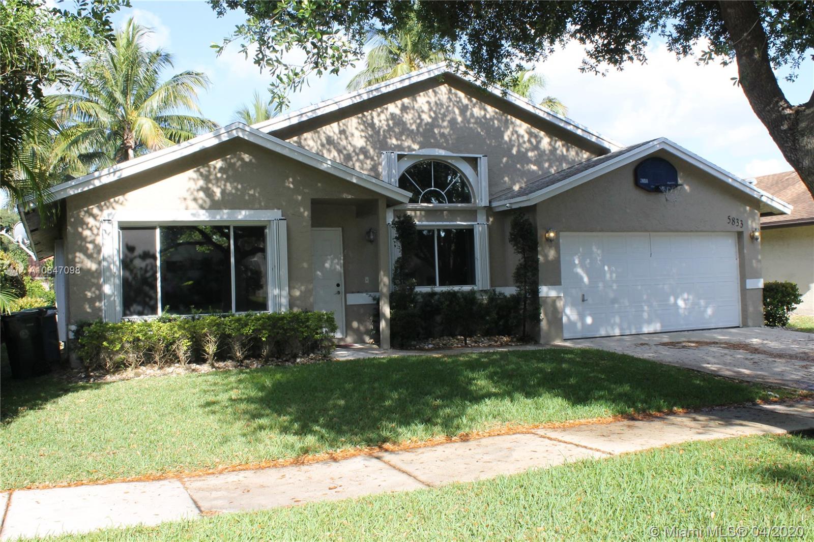 5833 NW 40th Ave, Coconut Creek, FL 33073