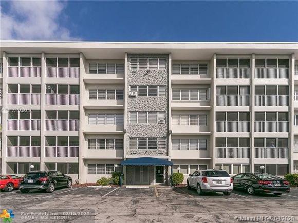 330 SE 2nd St #102E, Hallandale Beach, FL 33009