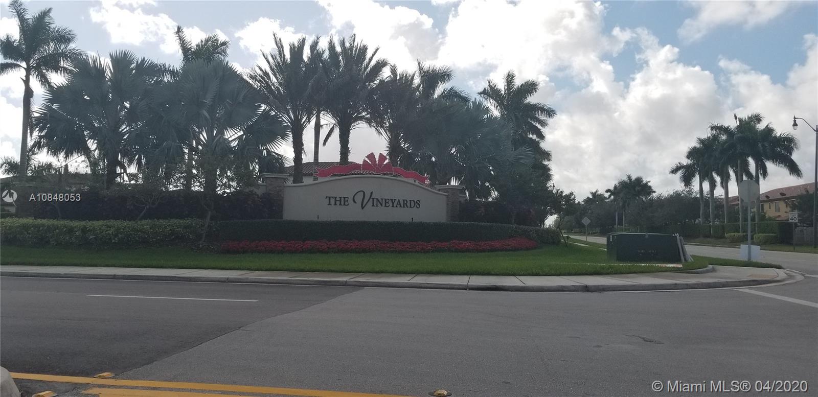 BEAUTIFUL 3/2.5 TOWNHOUSE IN COMMUNITY CHATEAU AT VINEYARDS. TILE ON FIRST FLOOR CARPET ON THE SECOND FLOOR, STAINLESS STEEL APPLIANCES, LUXURY LIKE AMENITIES