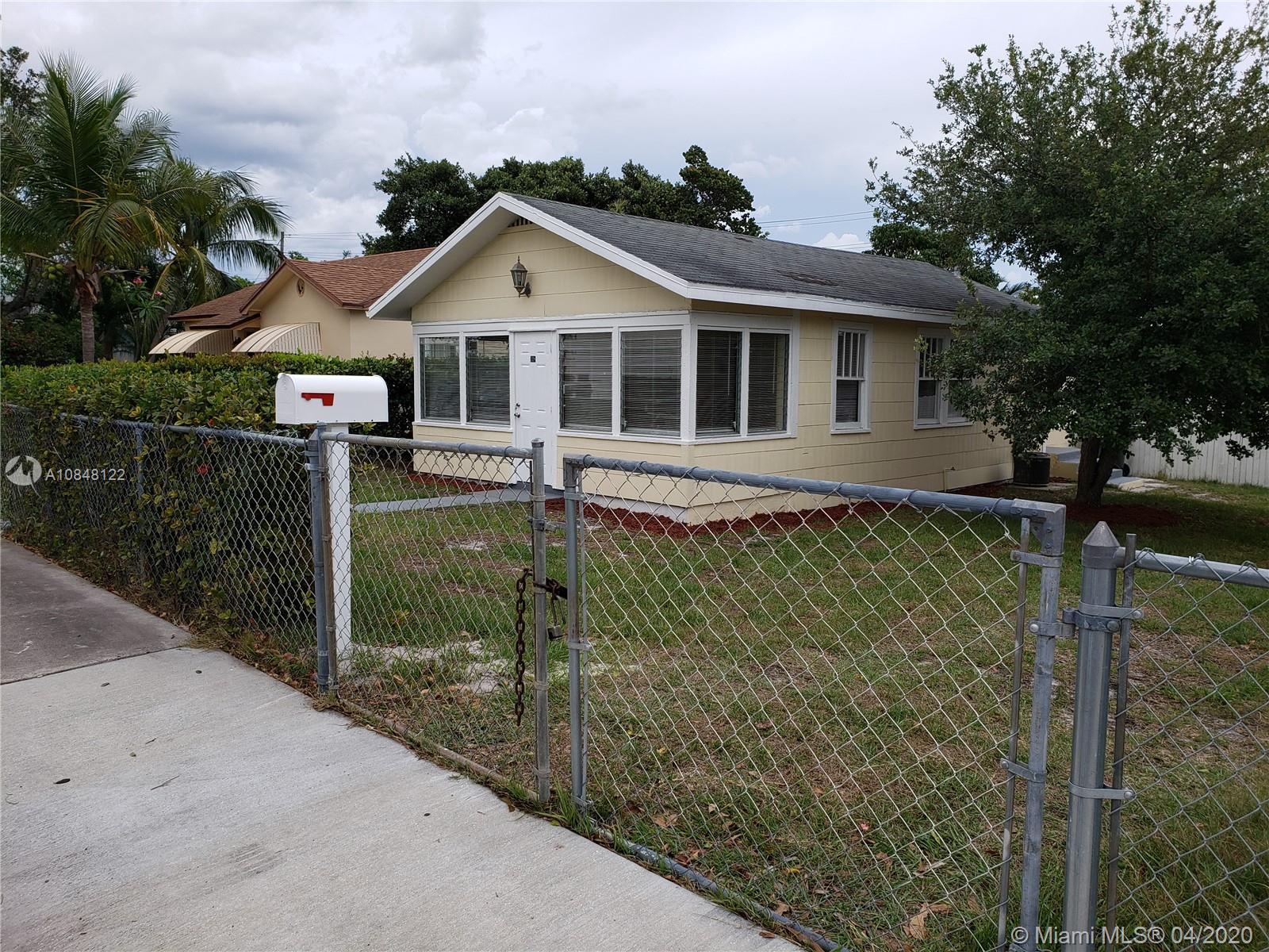 Lake Worth, FL 33460,318 N B Street