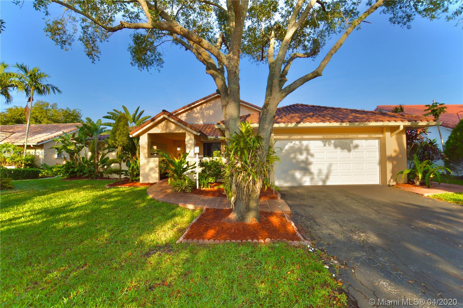 14440 Glencairn Rd, Miami Lakes, FL 33016