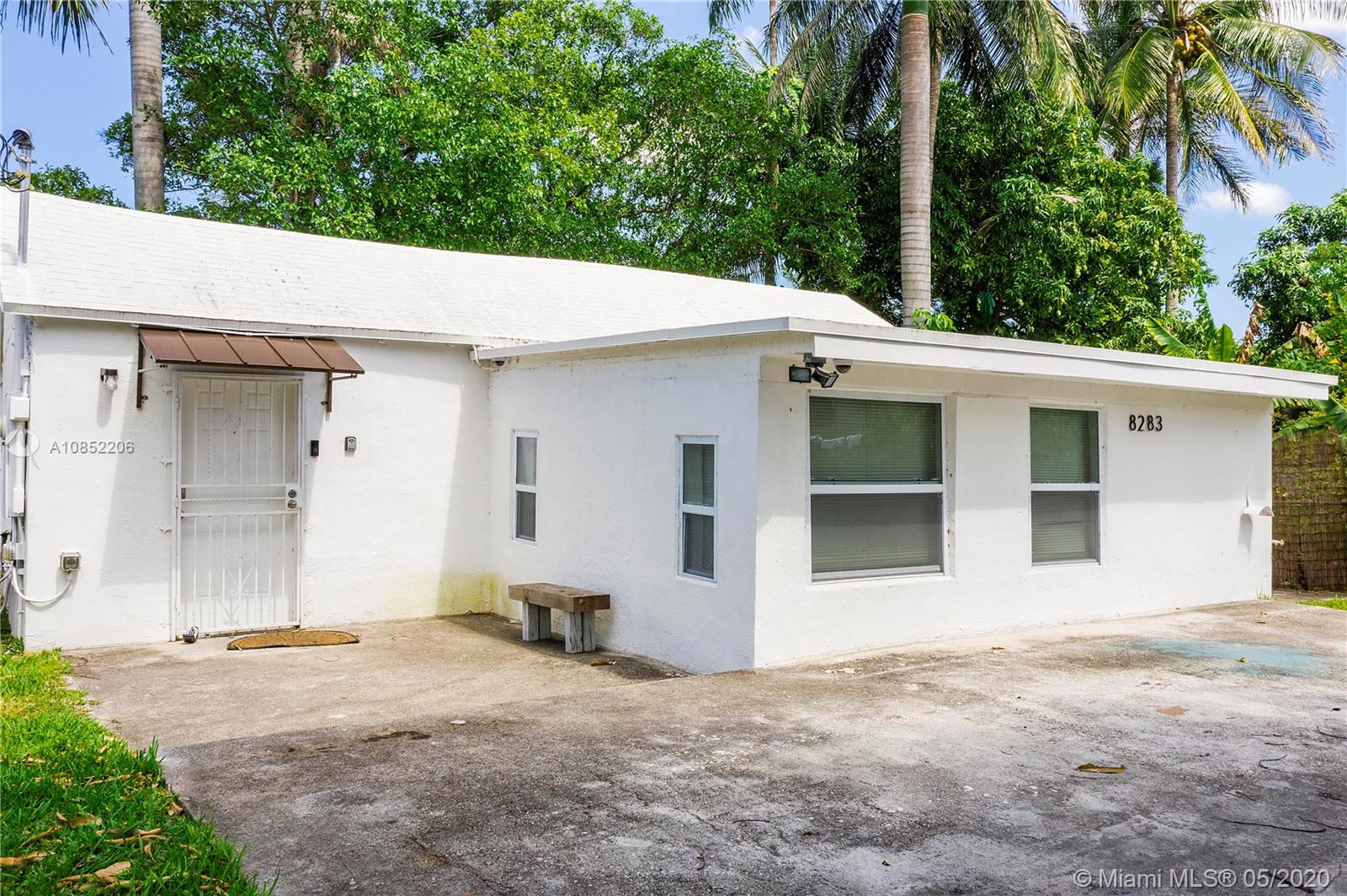 8283 NW 1st Pl, Miami, FL 33150