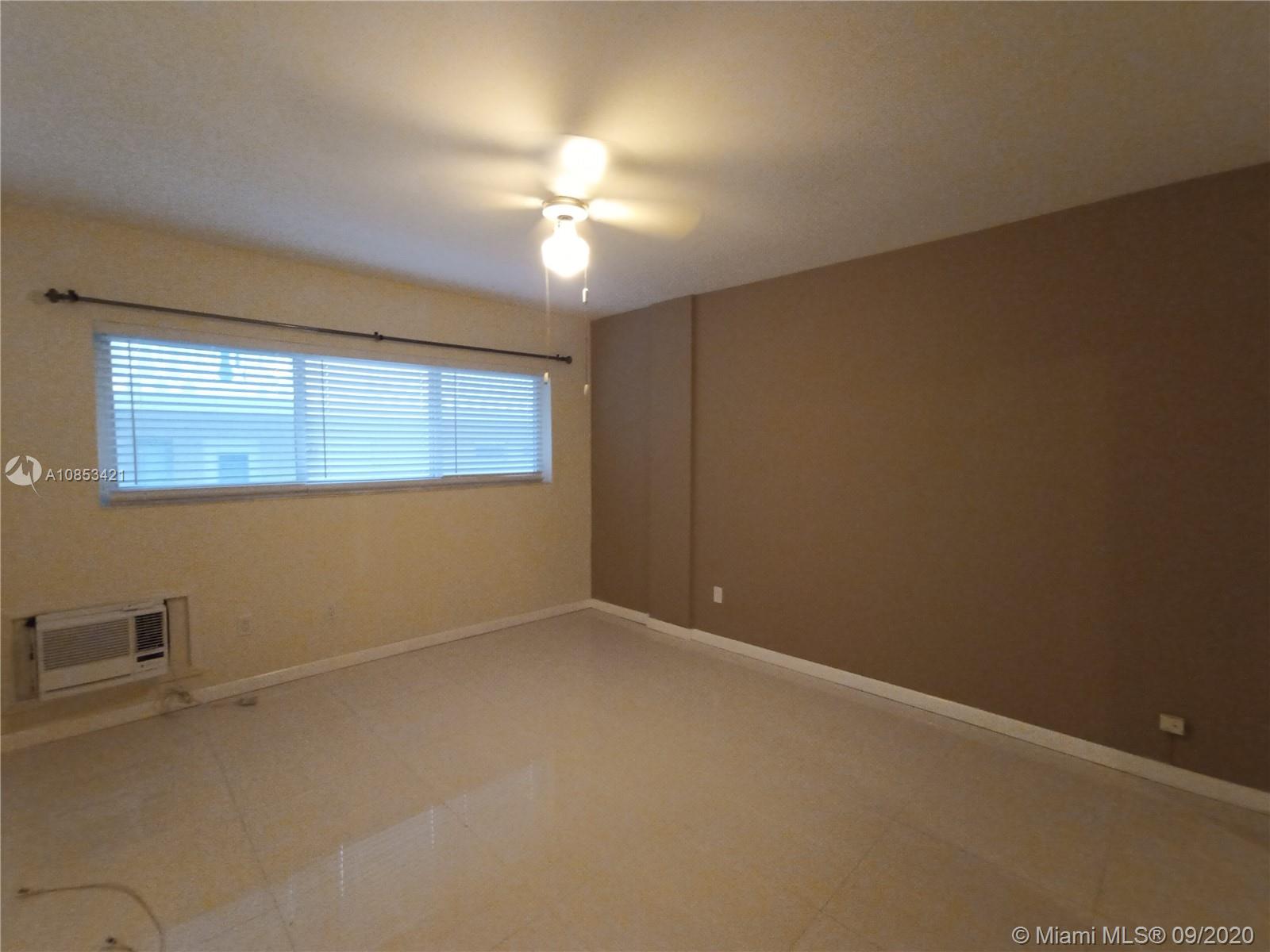 Hallandale Beach, FL 33009,462 Golden Isles Dr #209