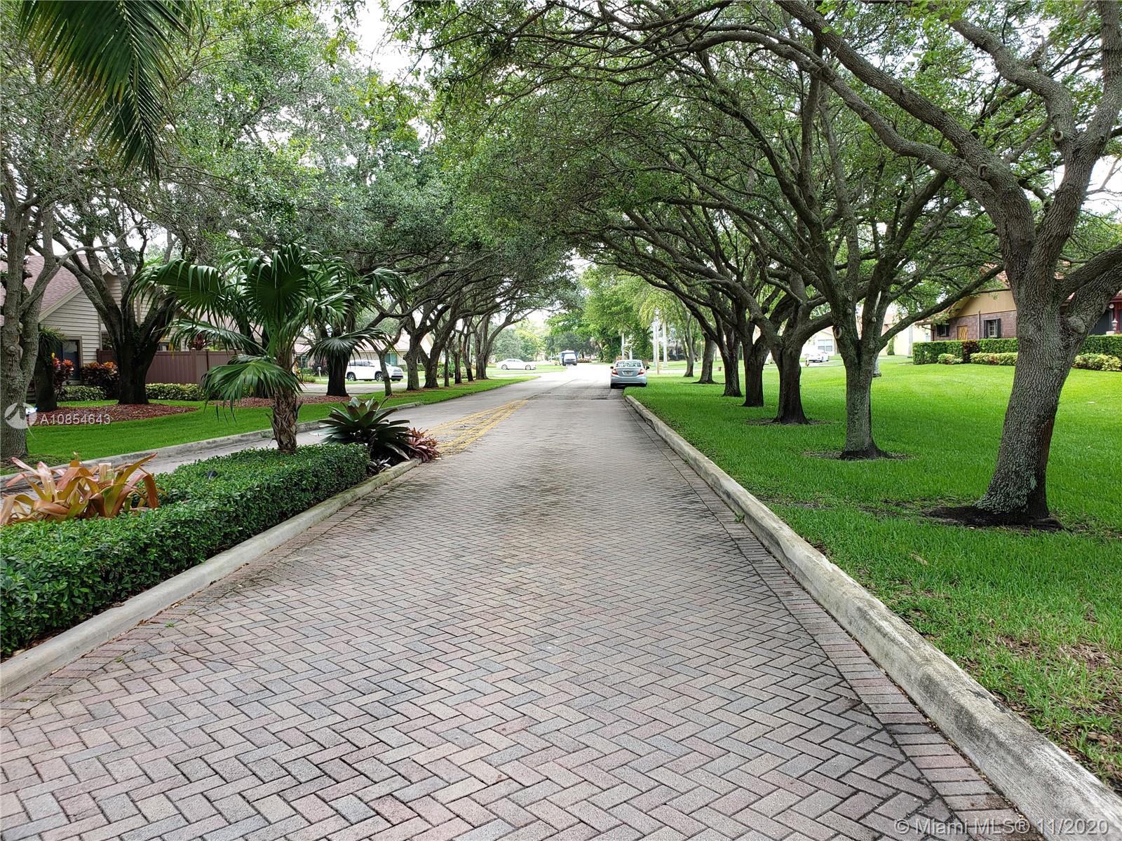 Davie, FL 33330,11870 Acorn Drive