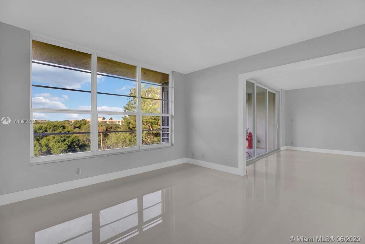 Pompano Beach, FL 33069,565 Oaks Lane #510