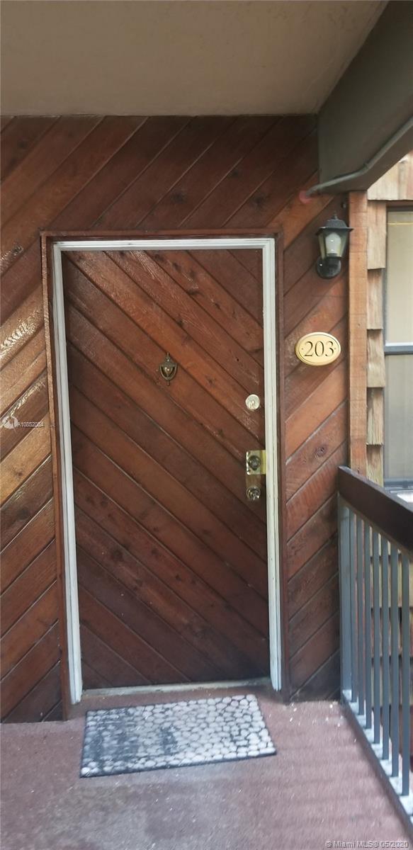 511 Ives Dairy Rd #203-6, Miami, FL 33179