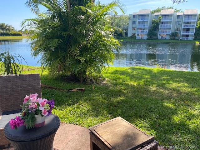 Weston, FL 33326,217 Riviera Cir #217