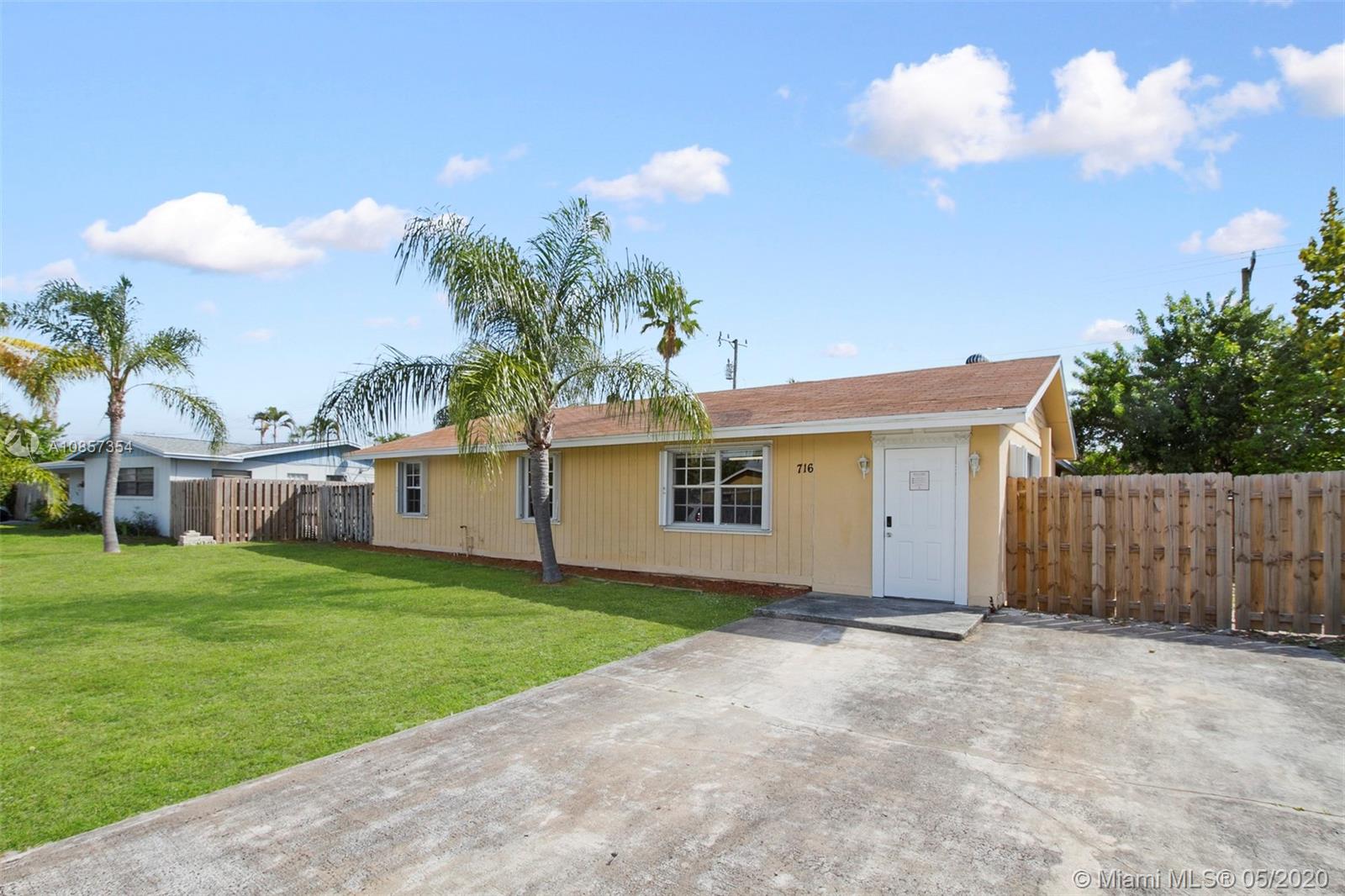 716 S 14th St, Lantana, FL 33462