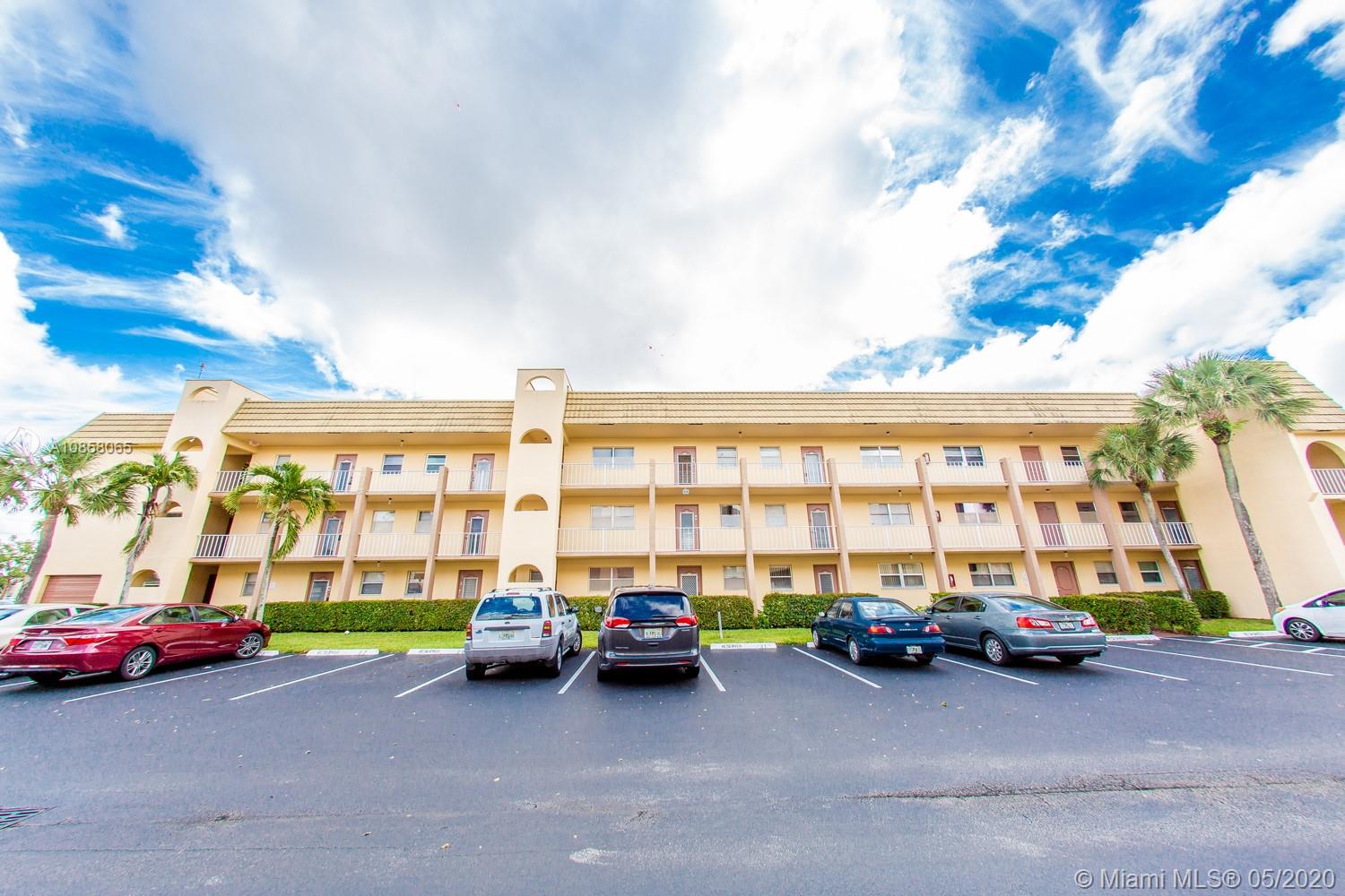 Sunrise, FL 33322,8220 Sunrise Lakes Blvd #304