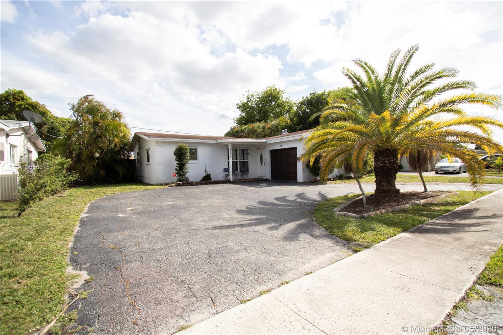 8390 NW 26th Pl, Sunrise, FL 33322