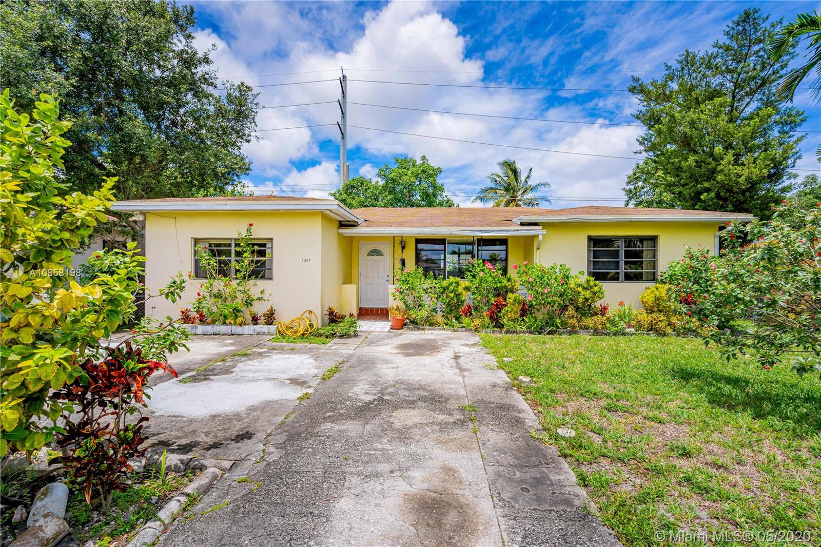 1371 NE 161st St, North Miami Beach, FL 33162