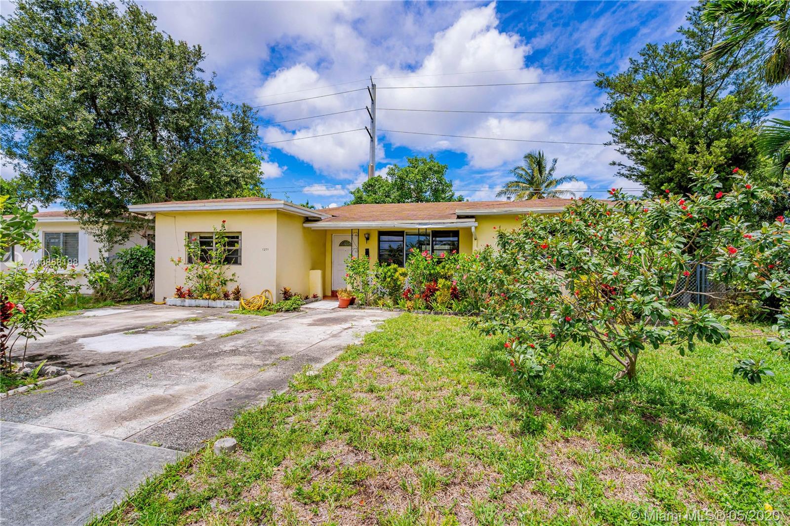 North Miami Beach, FL 33162,1371 NE 161st St