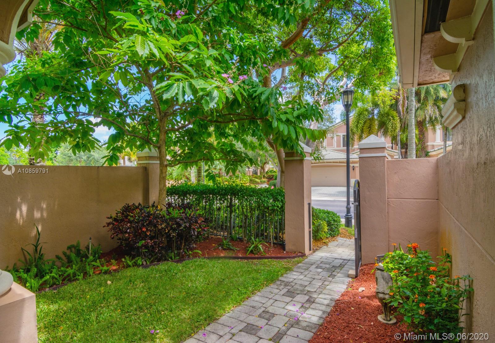 Weston, FL 33332,2819 Center Ct Dr #2-26