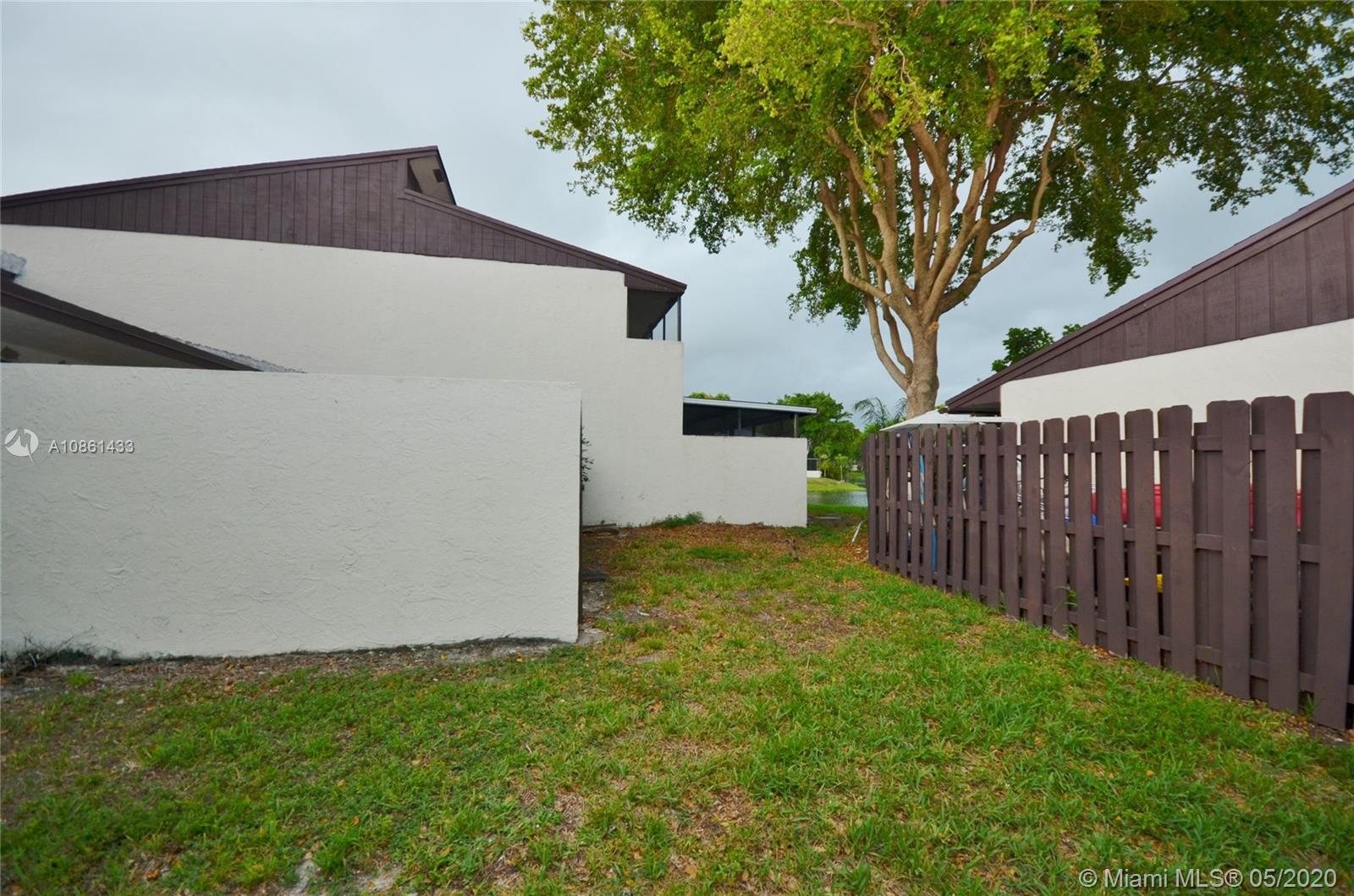 Miramar, FL 33023,6833 SW 39th Dr #8-J