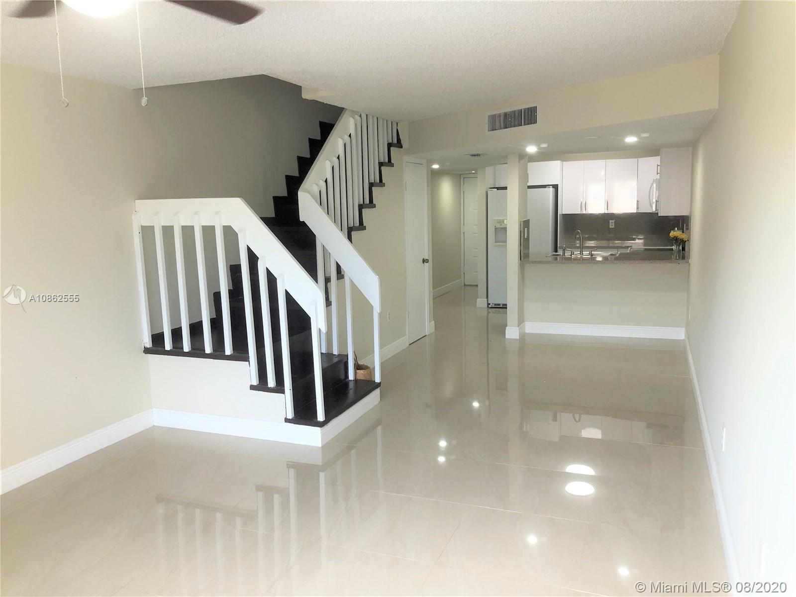 180 Royal Palm Rd #205, Hialeah Gardens, FL 33016