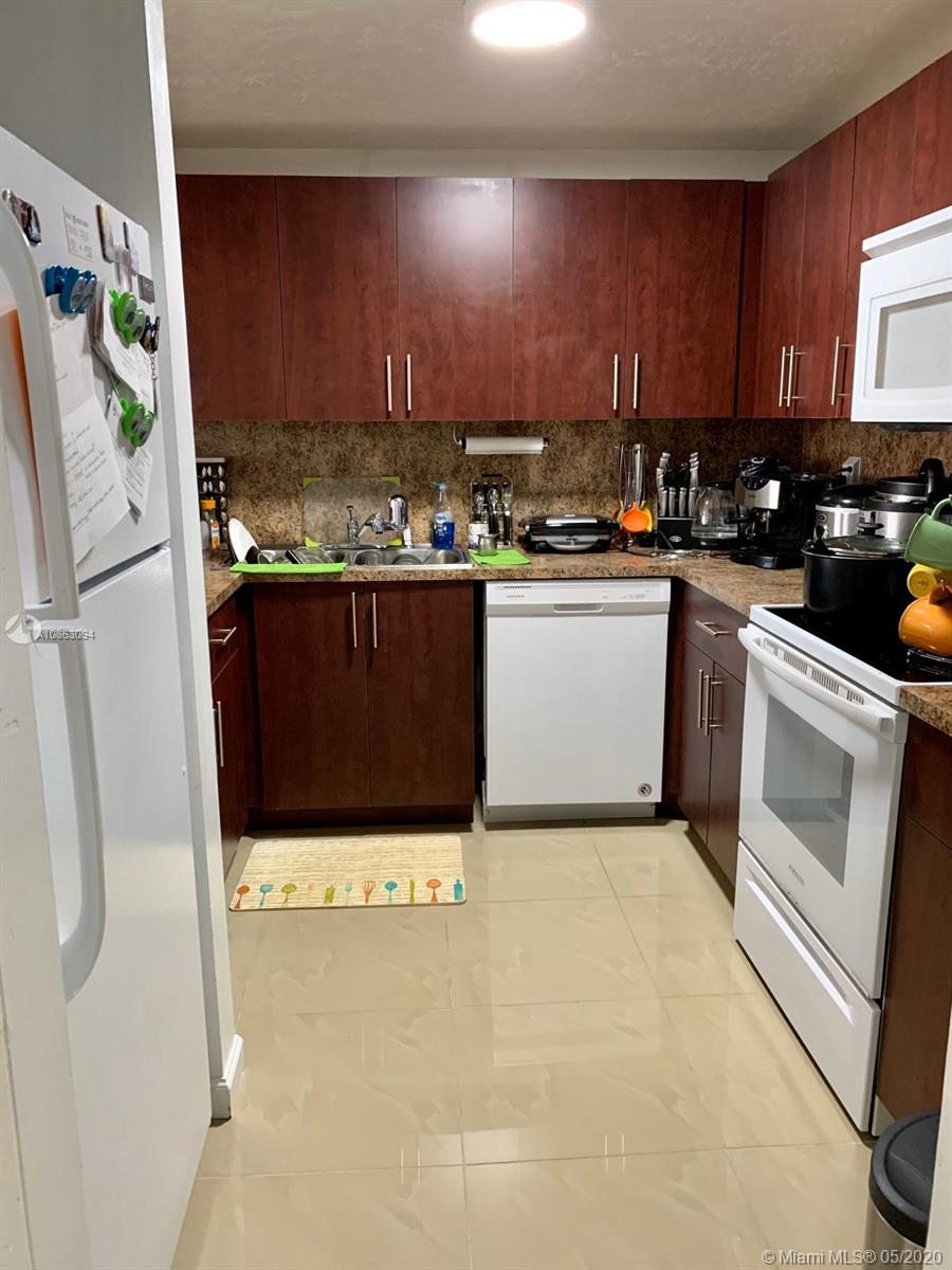 Hialeah, FL 33015,6950 Miami Gardens Dr #2-414