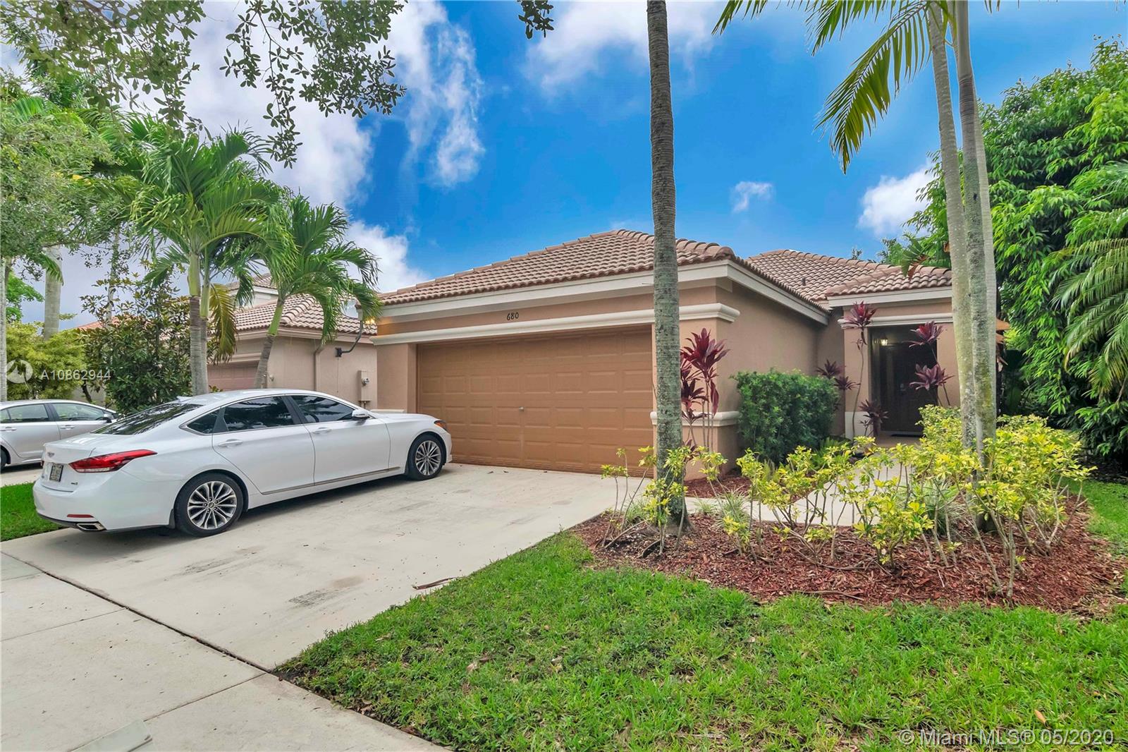 680 Conservation Dr, Weston, FL 33327