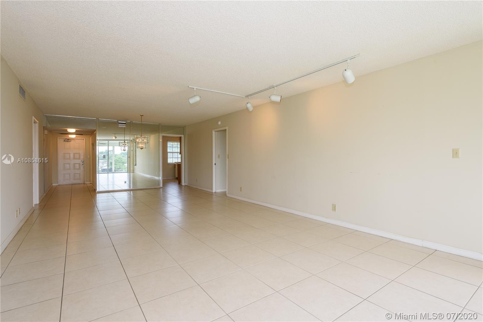 Pompano Beach, FL 33069,821 Cypress Blvd #411