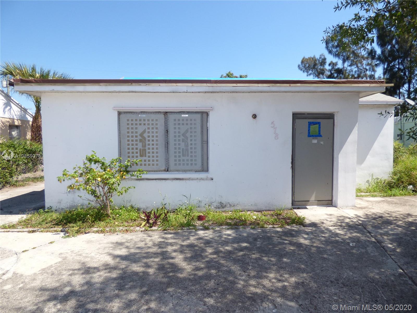 578 W 3rd St, Riviera Beach, FL 33404