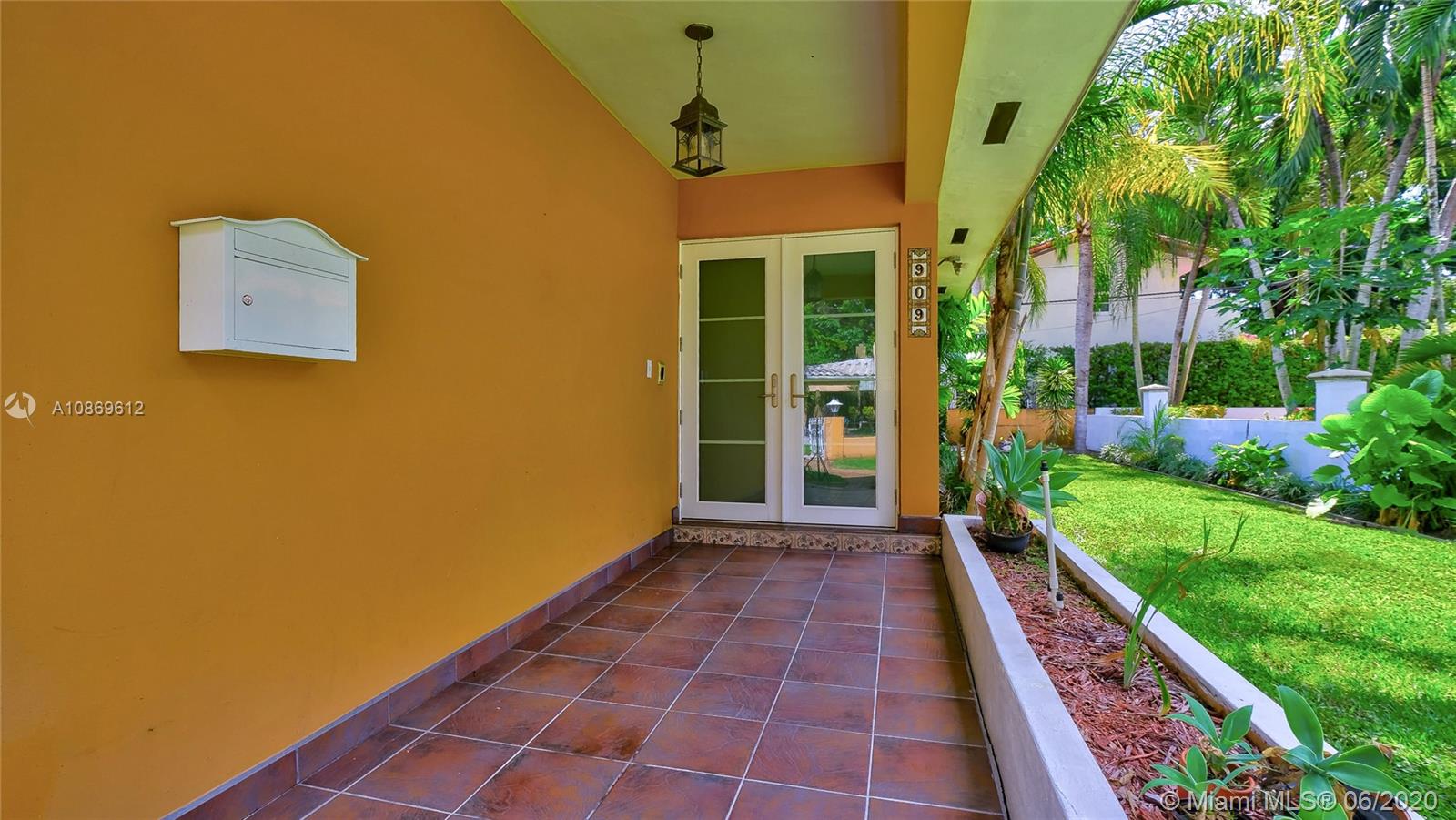 Coral Gables, FL 33134,909 Alberca St