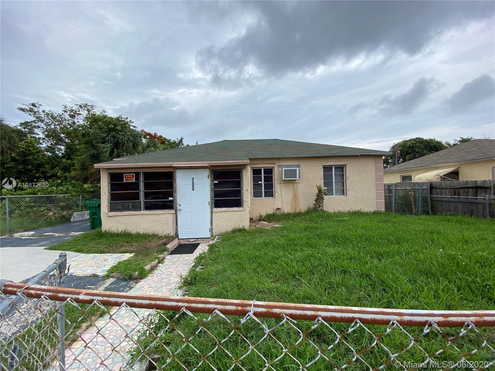 732 W 3rd St, Riviera Beach, FL 33404