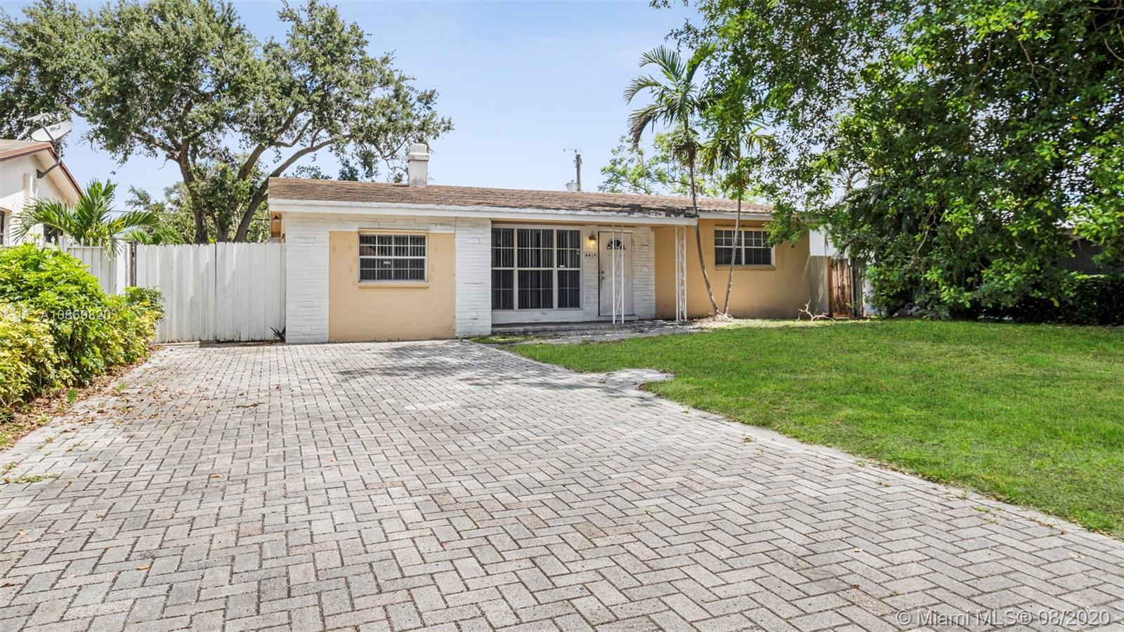 6829 SW 12th St, Pembroke Pines, FL 33023