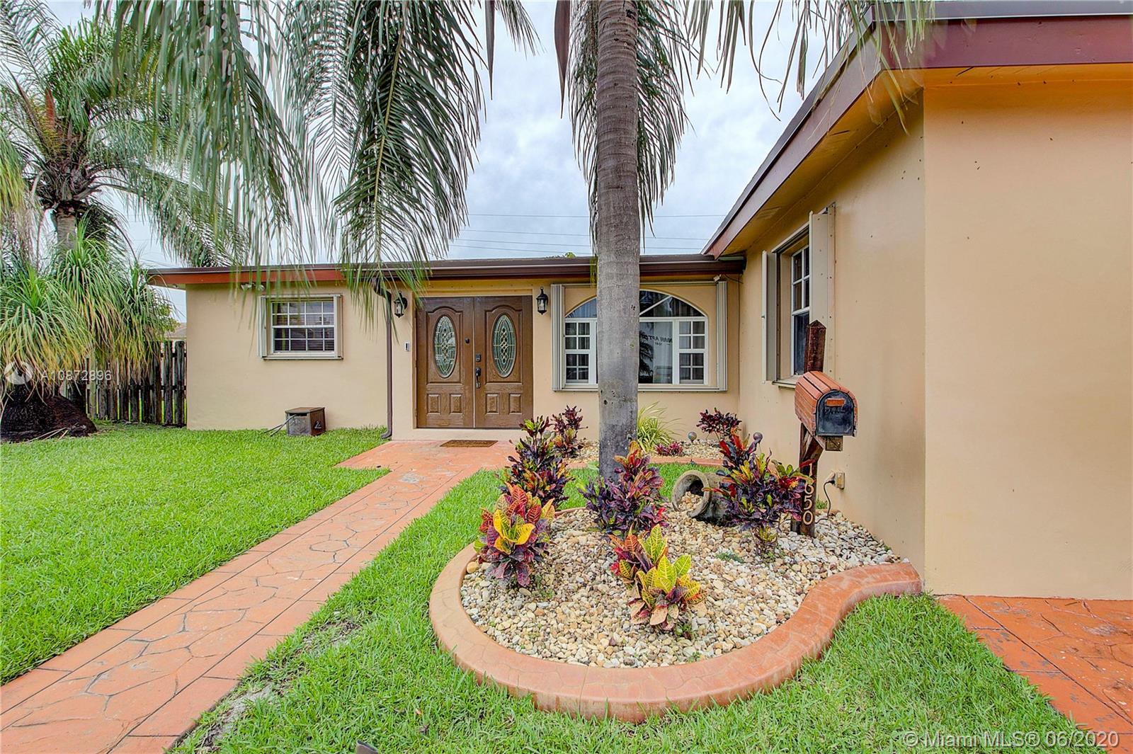 1650 SW 71st Ave, Pembroke Pines, FL 33023