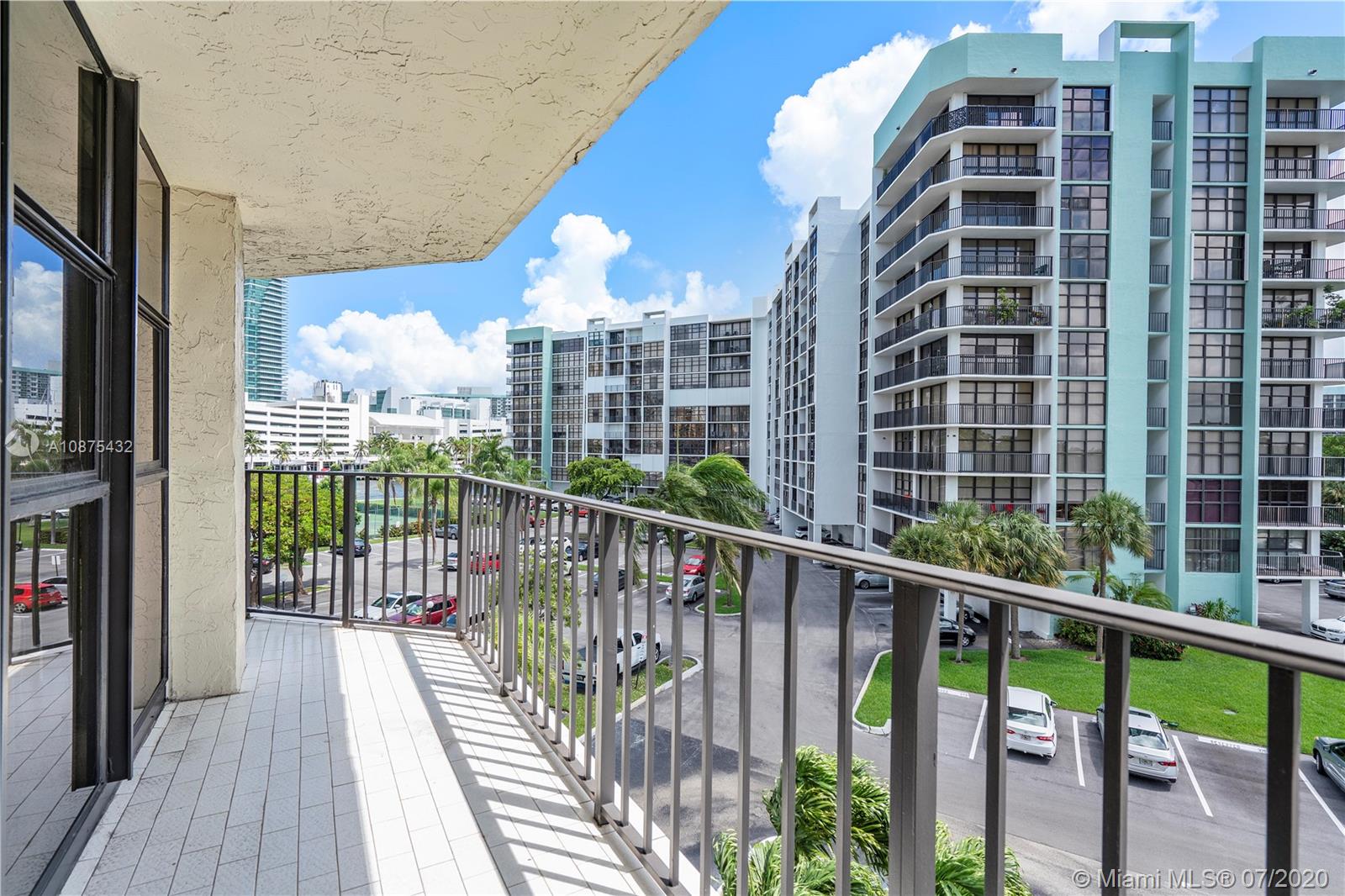 Hallandale Beach, FL 33009,600 Parkview Dr #430